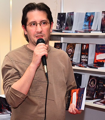 Când ești tatăl literaturii transgresive autohtone și nu te cheamă Chuck Palahniuk @ P(RO)EZIA nr. 33